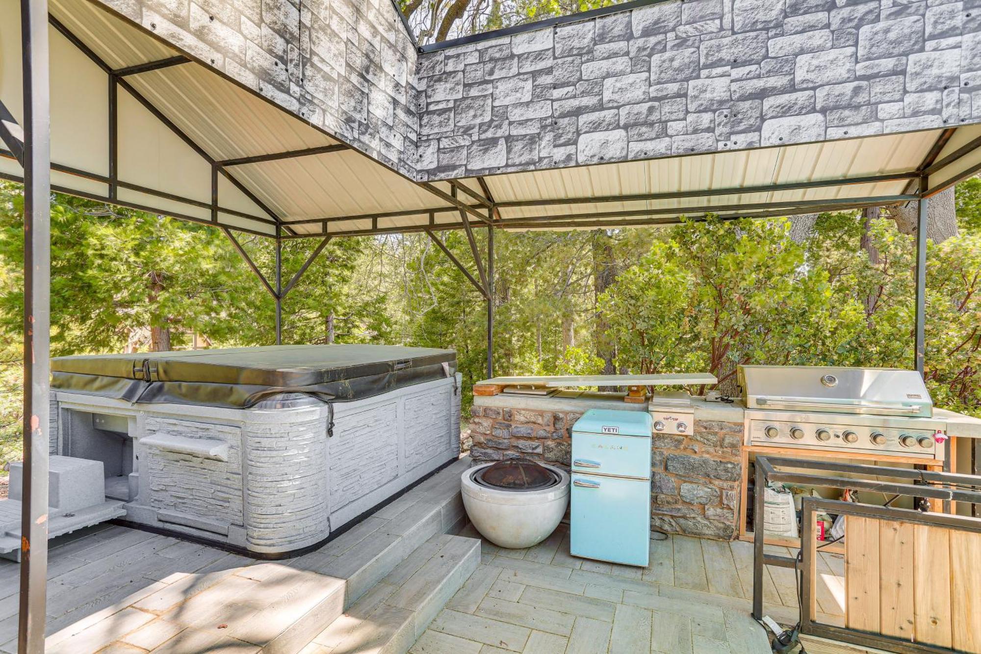 Lake Arrowhead Cabin With Hot Tub And Mountain Views! Экстерьер фото